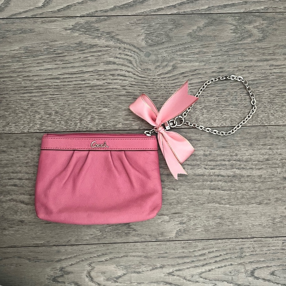🎀 Coach Rose Pink Leather Wristlet with Bow Accent - Picture 5 of 6